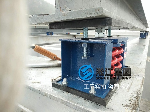 方形冷却塔ZTF弹簧减震器使用现场